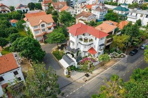 bán biệt thự nguyễn văn hưởng - góc 3 mặt tiền dt: 20m x 26,5m - hồ bơi sân vườn - 530m2