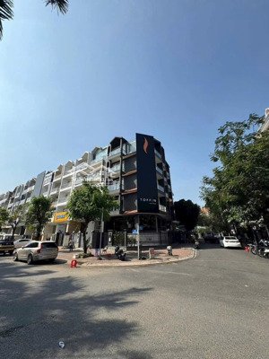 bán nhà góc 2mt đường hoàng trọng mậu,kdc him lam,phường tân hưng,q7,trục chính sang quận 1 và 4