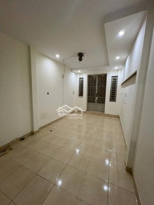 nhà bán 3 tầng hẻm võ văn tần quận 3 dt: 3.1m x 10m giá: 7.6 t tl