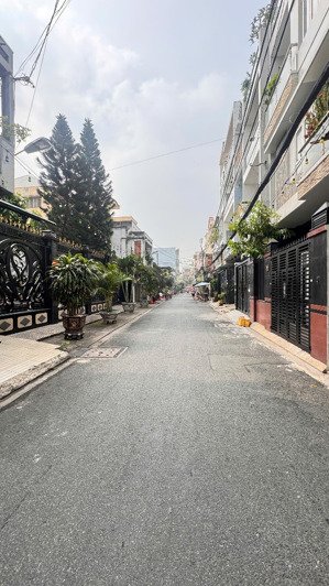 bán căn hộ dv đang kd - đ. trịnh đình trọng - giáp q11 - xe hơi đỗ cửa - 17,x tỷ