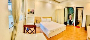 ngang 5,5m, dòng tiền 50 triệu, hxh nguyễn thị minh khai, 5,5x14m, 5 tầng, nhà đẹp, chỉ 20 tỷ tl