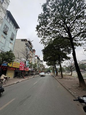 chính chủ bán đất siêu đẹp xây toà building. mặt phố, hè 2 bên. khương trung. 350m2, mặt tiền 12m