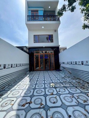 siêu phẩm chợ hóc môn. 125m2 ngang 5, đường 6m, 3 tầng, chỉ 6 tỷ