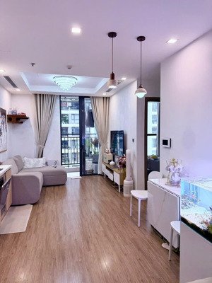 cần bán gấp căn hộ tại greenhomes mễ trì, tầng 18 toà g3 , full nội thất sẵn ở lh 
