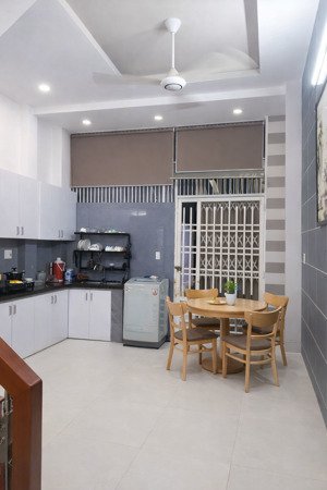 siêu phẩm 2 mặt tiền, sát aeon tân phú, xe hơi vào nhà, 4x13m2, chỉ 5.x tỷ