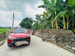 cần bán lô đất bìa làng siêu đẹp - đường 2 ô tô tránh nhau trước đất - vị trí trung tâm gần chợ mai
