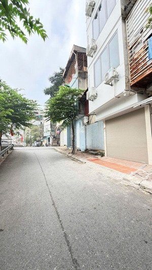 bán nhà ngay quận ủy hoàng mai - ô tô trong nhà - ngõ nông - nhà đẹp diện tích 38m2 5 tầng giá tố