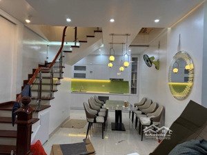 nhà đẹp ngọc lâm-dân xây chắc chắn ngõ rộng gần phố 5 phút sang phố cổ tặng full nội thất-ngõ riêng