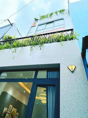 cuối năm cần tiền xoay vốn bán nhà trần quang diệu q3, 2pn, 44,6m2 sổ riêng sang tên liền