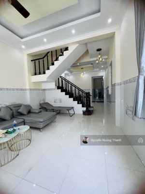 nhà mới chủ thiện trí bán có dòng tiền 9 triệu, đường 1 cầu ông nhiêu. xe 16 chỗ vào đc nhà