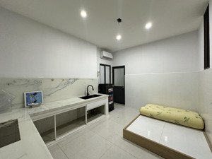 cho thuê căn hộ studio 25m2 giá rẻ , đường thành thái q10,full nội thất, gần đh hoa sen,lh xem ph
