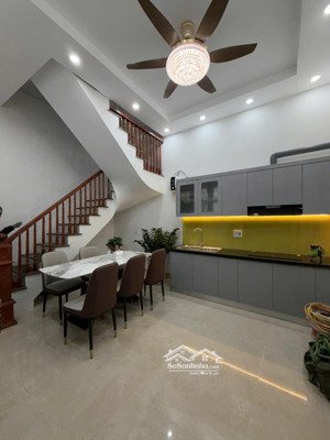 cực đẹp! lò đúc 30m, 5 tầng, 6.95 tỷ, lô góc, gần phố, gần ô tô, dân trí cao