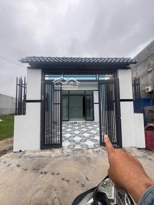 bán nhà xã mỹ hạnh nam 2pn, 1wc, mặt tiền đường ô tô dt 117m2, 1,45 tỷ, full thổ shr, lh 