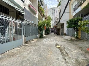 nhà đúc btct 3 tầng - hẻm xe hơi - ngang 4 dài 20 ( nở hậu 4,1 ).cách 100m ra mặt tiền ngay đầm sen