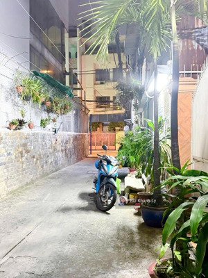 bán nhà phú nhuận sát mặt tiền khuvip phan xích long -4 tầng gần quận1