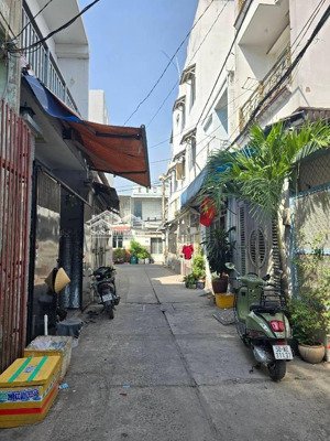 ngã 4 bốn xã-giáp lê văn quới-hẻm 4m-nhỉnh 6 tỷ-không lộ giới