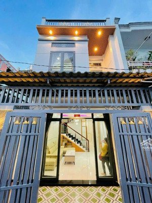 chính chủ bán căn 57.6m² lạc long quân, q11 giá 8 tỷ 150. sổ riêng, xây 1 trệt 1 lầu, hẻm 5m