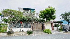 bán biệt thự 3 tầng có thang máy view công viên kđt phước long 240m giá 19,8 tỷ