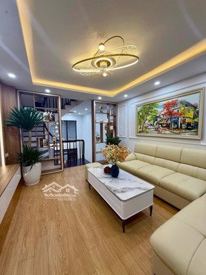 giảm giá sốc phố bạch mai. nhà mới đẹp, tặng full nội thất, ngõ nông rộng gần phố. dt 42*5t.