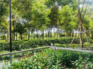 cho thuê căn 3pn 120m2 view hồ bơi và công viên centery, tầng đẹp, kèm ô xe định danh. 18tr/tháng