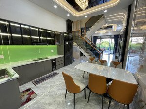 bán căn nhà phố mỡi xây xong sổ hồng riêng hoàn công đầy đủ