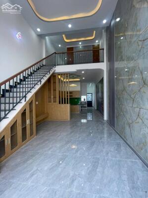 Bán Nhà Xuân Thới Thượng 24. 80m2. 2 Tầng BTCT ngang 4,5m Đường 6m Thông Thoáng,xe hơi ngủ trong nhà