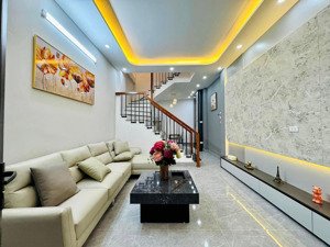 cự lộc, 50m ra phố, ngõ 3 mét, vị trí siêu hiếm, hàng xóm roy, nhà đẹp 40m2 full nội thất châu âu