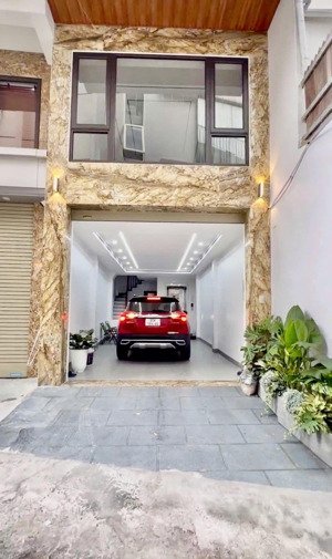 bán nhà bồ đề,55m, thang máy , gara ô tô, nội thất sang sin ,gần cầu chương dương,17xty