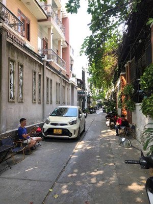 bán nhà đường 18b hẻm xe hơi 2 tầng dt 4x4 .2pn 2tolet hộ trợ vay 80% sổ vuôn vức