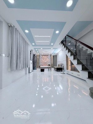 bán nhà ngay ngã tư 4 xã 4x11 chỉ 4 tỷ 1