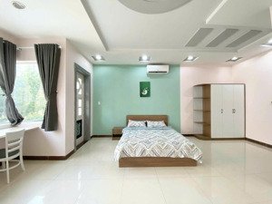 cho thuê căn hộ ban công, full nội thất, siêu rộng, gần cầu sài gòn