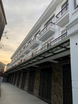 chính chủ bán nhà riêng mới tinh tại quế sơn diện tích 42m