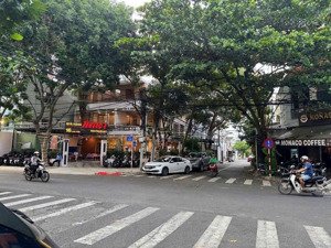 bán căn góc 2 mặt tiền đường lam sơn trung tâm bàn cờ phường nha trang 411,1 m2