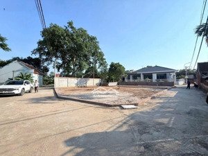 chủ thực sự cần tiền trả nợ ngân hàng lắm rồi
lô góc 137,3m sát ubnd xã cổ đông, hà nội
đg thông, g