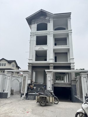 e đang có 1 lô biệt thự kđt tân việt 180m2 mặt đường đôi ngay chân chung cư- giá chỉ 90 triệu/m2