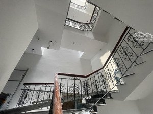 cho thuê nhà mt có thang máy gần ngay khu du lịch biển ! sơn trà! đà năng gia : 70tr
dt