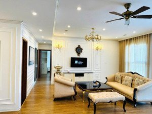 chính chủ bán căn hộ hoàng cầu skyline. 67m2, 2pn 2wc full đồ, tầng trung, giá 9,5 tỷ