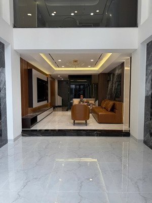 chính chủ bán nhà mới xây 1 trệt 5 lầu tại đường cách mạng tháng tám, phường 5, tân bình