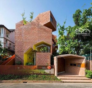 góc 3 mặt tiền - biệt thự cổ điển- ven sông sài gòn ngay trần não, dt: 9x24m, 4 tầng, giá rẻ 75 tỷ