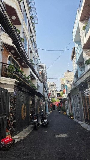 dãy nhà 5 tầng mới xây đồng bộ sang trọng - ô tô đỗ cổng - tặng nội thất cao cấp- ngay emart 2