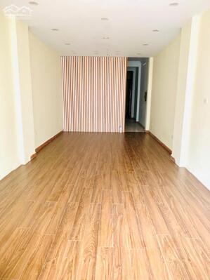 Cho thuê nhà riêng Lê Đại Hành, Hai Bà Trưng 90m x 4T giá 32 triệu Ô TÔ - KINH DOANH