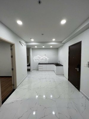 cho thuê căn 50m2 nhà trống giá 5 tr/th hỗ trợ ở ngay. cọc 2 tháng tầng trung view đẹp mát