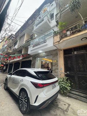 bán nhà- cách 1 nhà ra phố la thành- ô tô 7 chỗ vào nhà- kinh doanh sầm uất-gần công viên thuỷ lệ