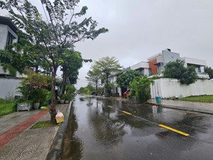 cần bán cặp đất biệt thự nguyễn đình thi - lưng sông - vị trí đẹp