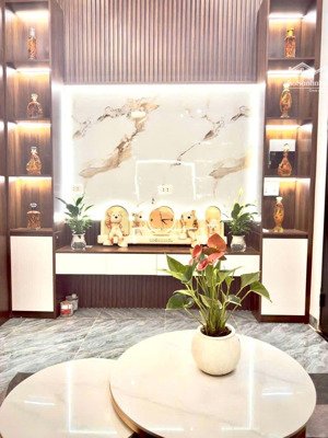 nhà mới 5 t x 33 m tiền 4 m - cách ô tô 30 m - ngõ thẳng dễ đi - có sân để xe - ban công các tầng