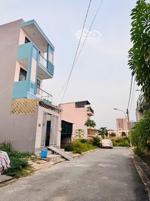 bán 53m2 chỉ 3,3 tỷ đường 7m rộng rãi ngay trường lưu