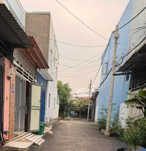 nhà 2 tầng - ô tô ngủ trong nhà - 84m2 - quốc lộ 1a - 5,3 tỷ