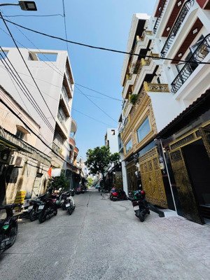 cặp siêu phẩm thang máy xịn 1 sẹc hương lộ 2