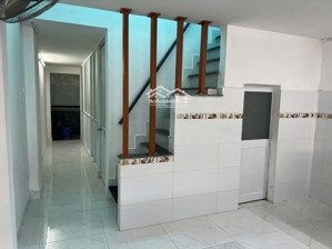 bán gấp nhà giá rẻ phan văn trị q5. (ngang 4m x16m) có phòng trệt. chỉ 7.2 tỷ tl chủ