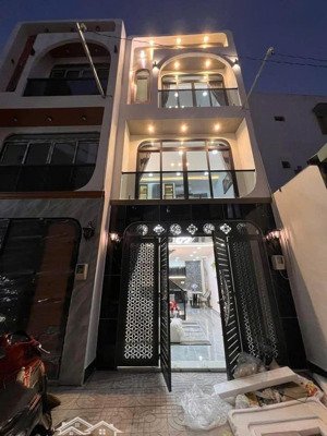 nhà tại nguyễn thiện thuật p.2, q.3, đang có giá mềm 2,89 tỷ, dt 49,5m2(4,5x11m), sổ hồng chính chủ